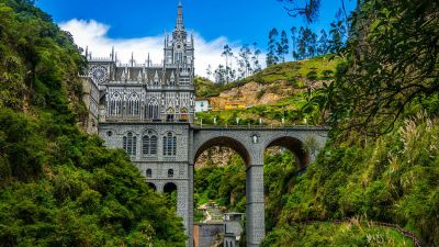 1024px-Santuario_Nacional_de_Las_Lajas_04.jpg