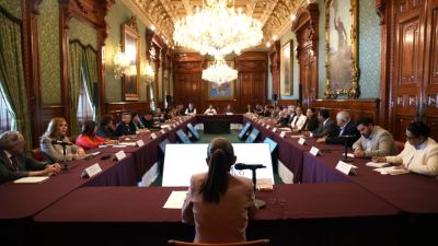 Claudia-Sheinbaum-y-gobernadores-afiliados-al-IMSS-Bienestar-se-reunieron-en-Palacio-Nacional.-7-de-agosto-de-2025.-Foto-Claudia-Sheinbaum.jpg